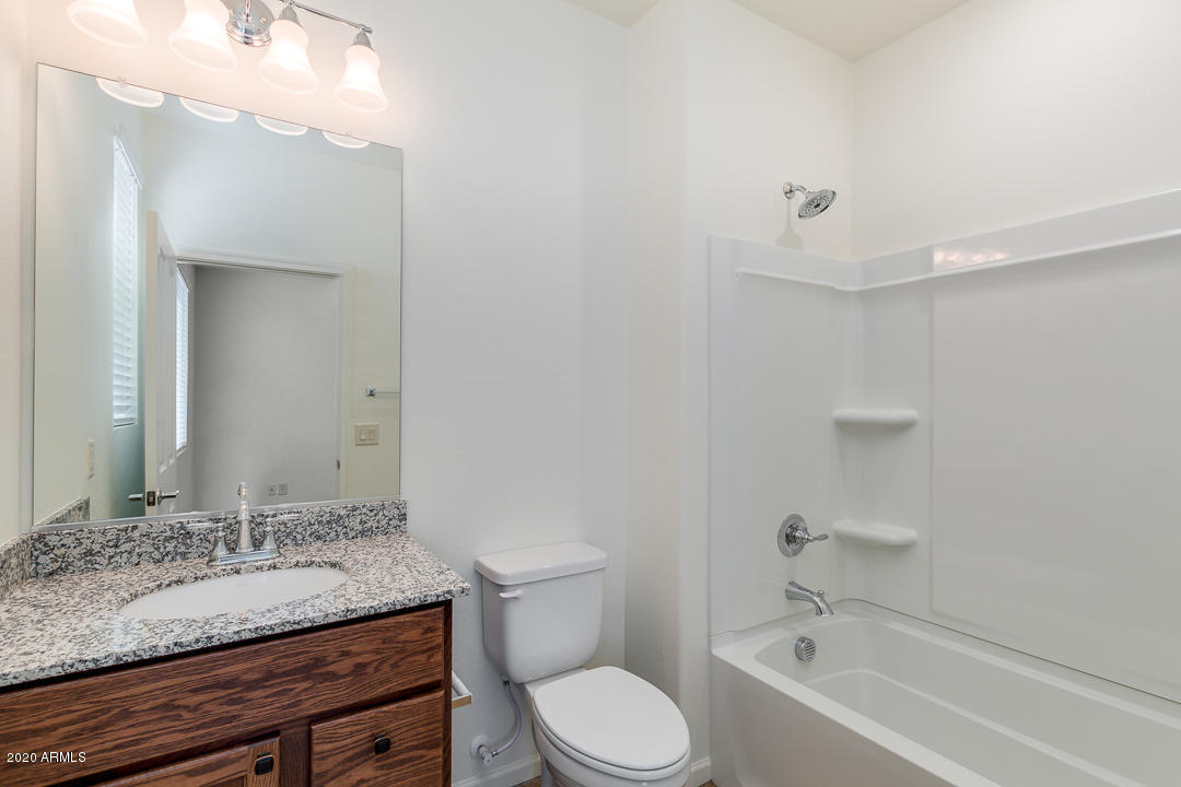 5145 North Arlington Road Eloy, AZ 85131 - Photo 24 of 34 En-suite bathroom