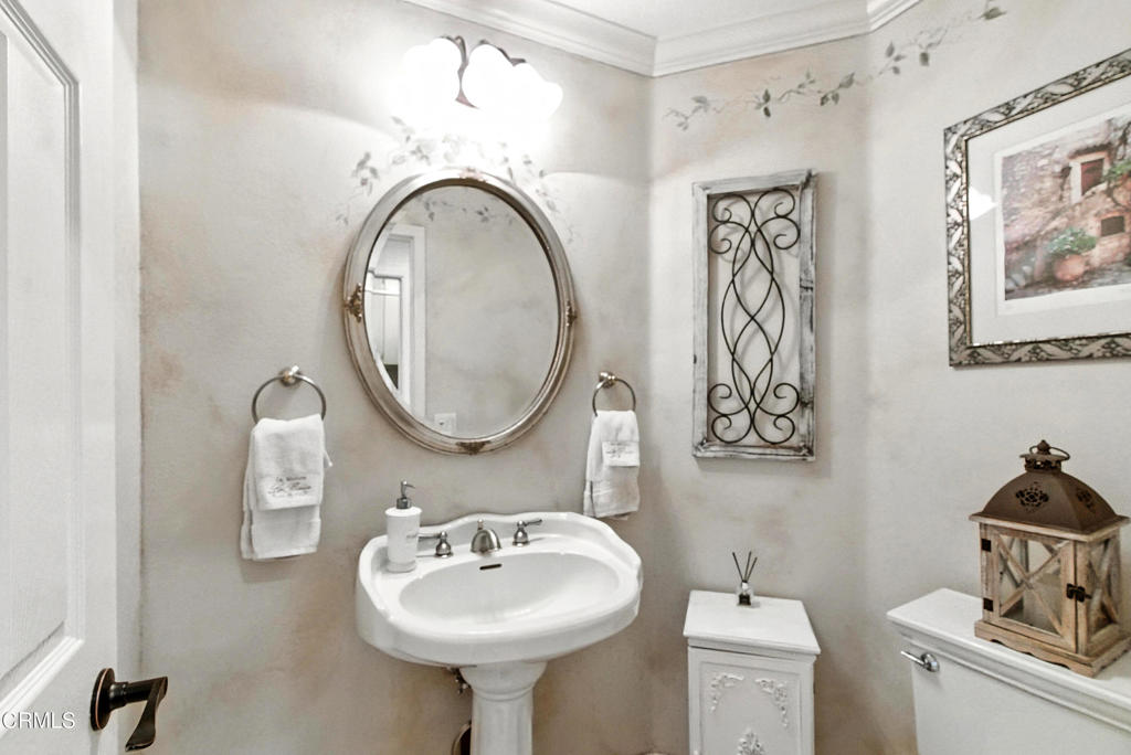 1095 Amberton Lane Thousand Oaks, CA 91320 - Photo 10 of 20 a bathroom with a toilet sink and mirror