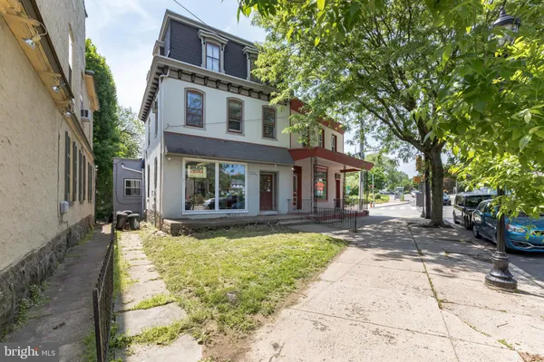 $1,700 | 6234 Ridge Avenue, Unit 2, Philadelphia, PA 19128
