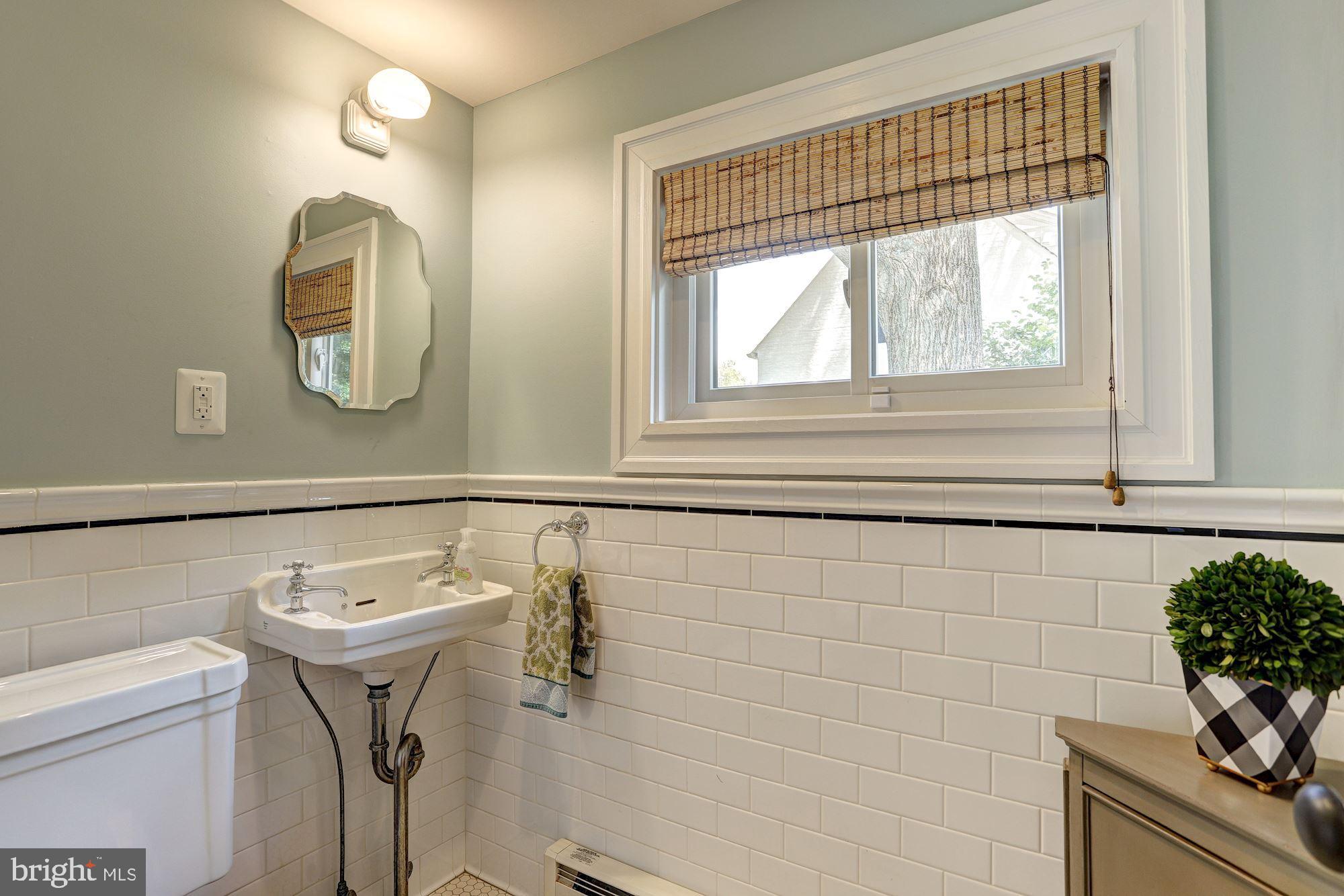 601 Kingston Road Baltimore, MD 21212 - Photo 29 of 56 Half bath on main level.