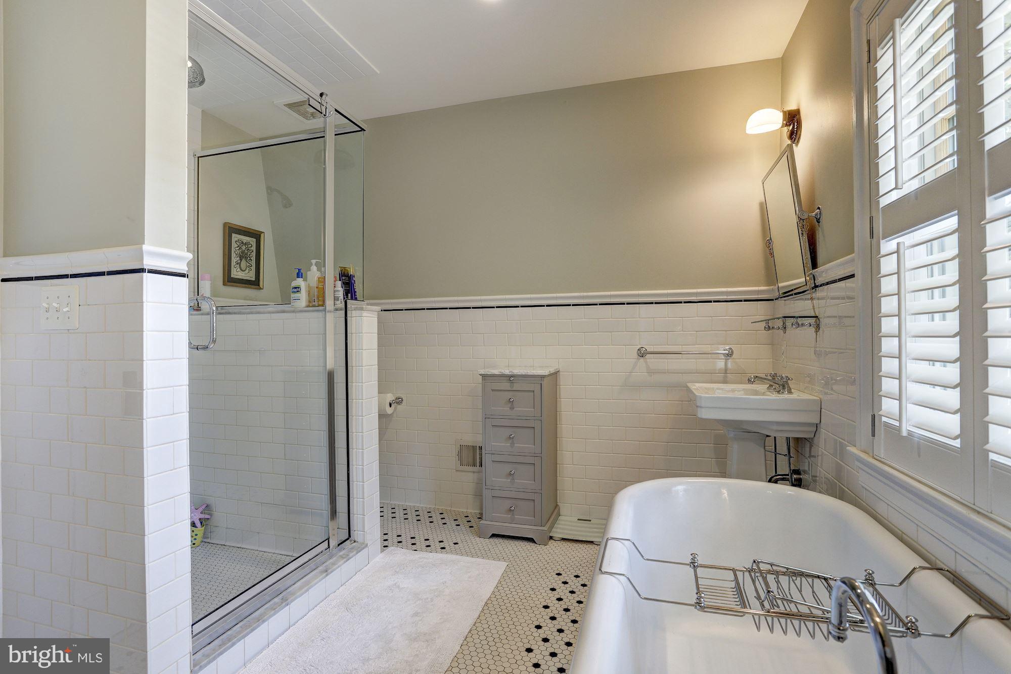601 Kingston Road Baltimore, MD 21212 - Photo 34 of 56 Master bath.