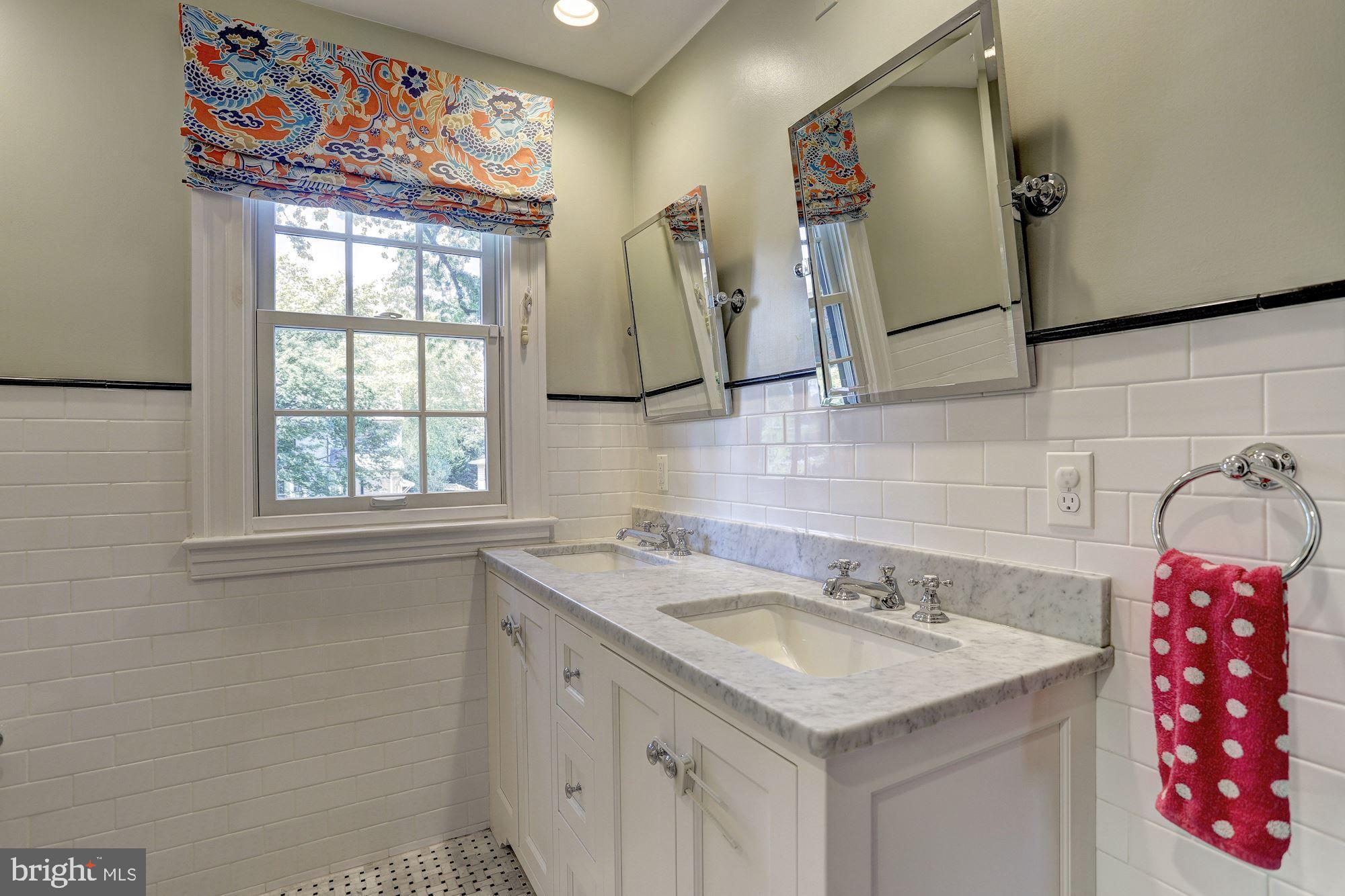601 Kingston Road Baltimore, MD 21212 - Photo 41 of 56 Hall bath. Dual sinks.