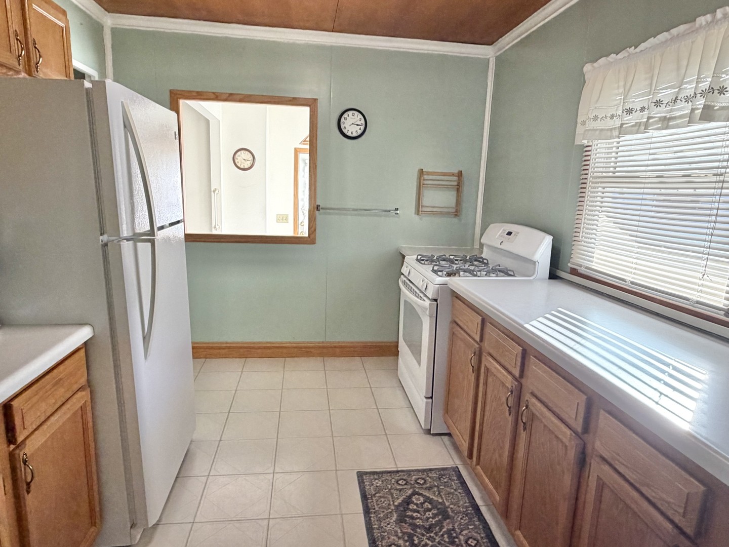432 Roosevelt Road LaSalle, IL 61301 - Photo 6 of 13 a utility room with a sink a washer and dryer