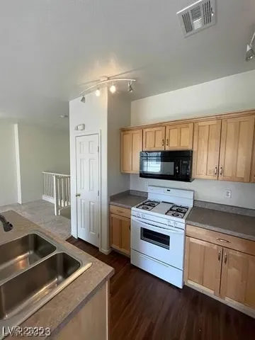 $289,900 | 6316 Beige Bluff Street, Unit 201, North Las Vegas, NV 89081