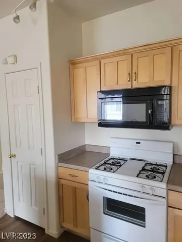 $289,900 | 6316 Beige Bluff Street, Unit 201, North Las Vegas, NV 89081