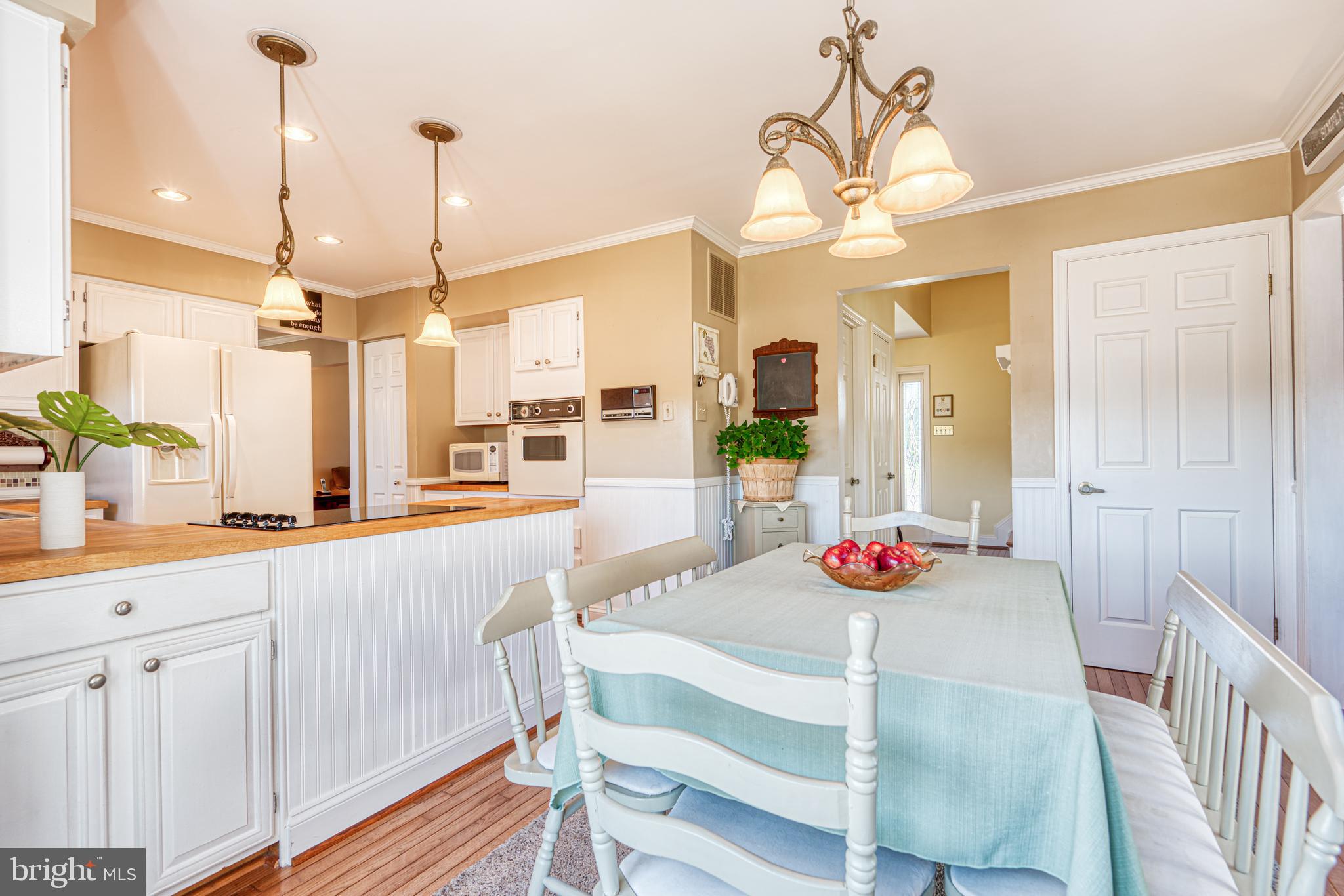 9301 Ramblebrook Road Baltimore, MD 21236 - Photo 7 of 37 Kitchen Opens to Eat-In Area