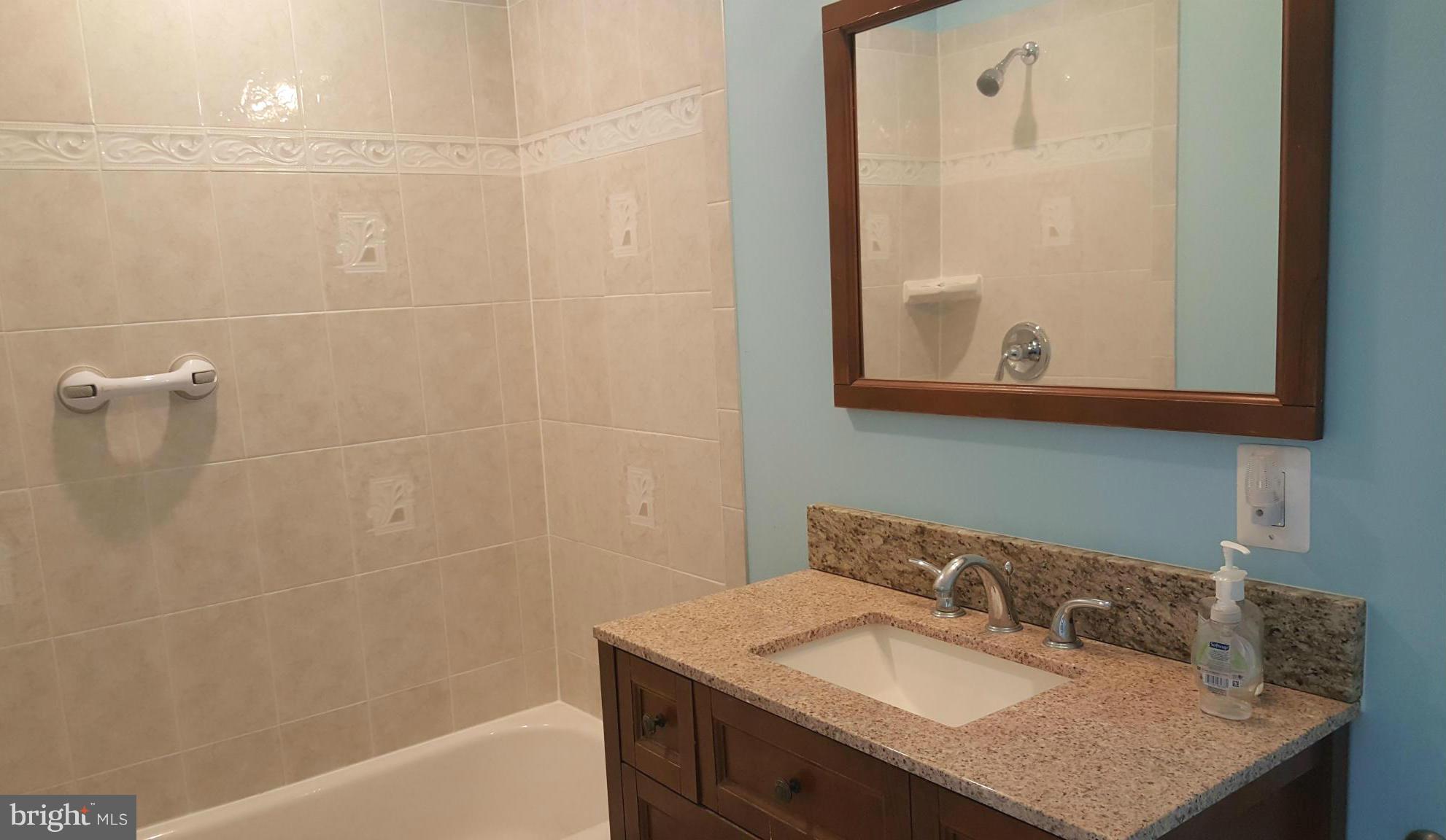 5712 Berwyn Road Berwyn Heights, MD 20740 - Photo 15 of 28 Bath (Master): Main House