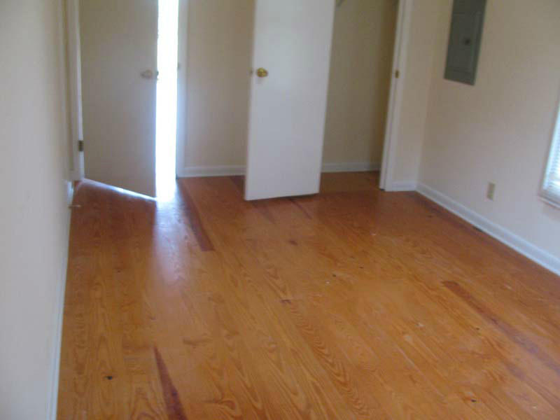 674 Oldfield Road Moneta, VA 24121 - Photo 3 of 6 BEDROOM
