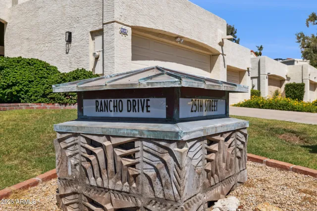 a black and white photo of a picture