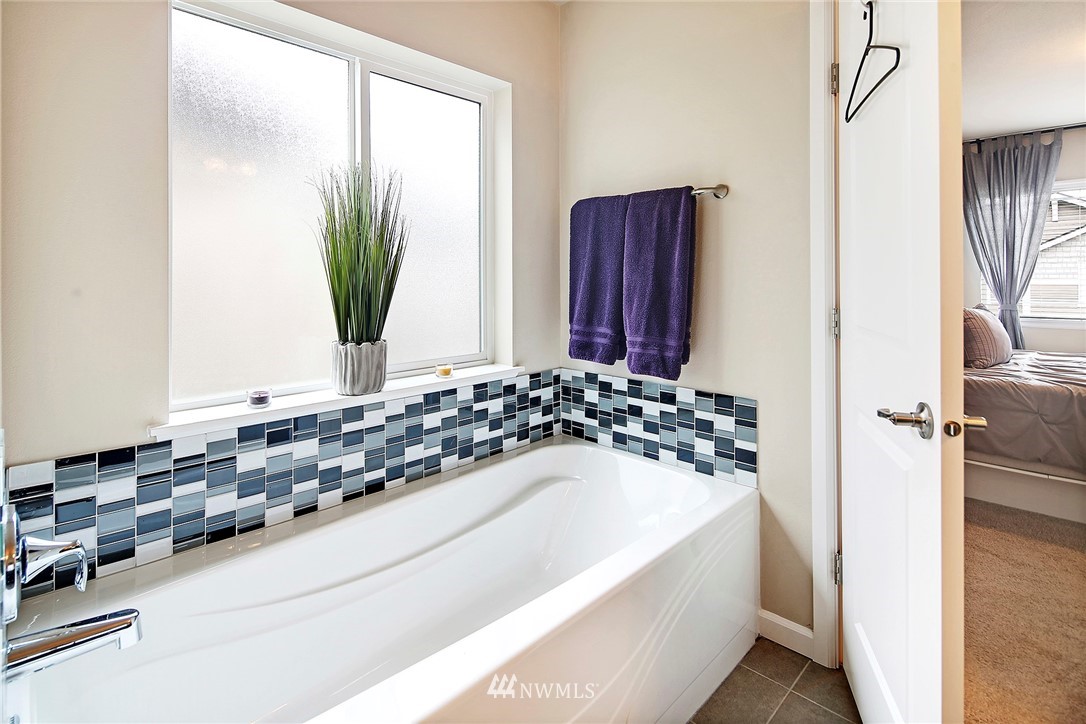 15924 Meridian Avenue South Bothell, WA 98012 - Photo 15 of 27