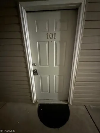 $1,000 | 4455 Brassfield Drive, Unit 101, Winston-Salem, NC 27105