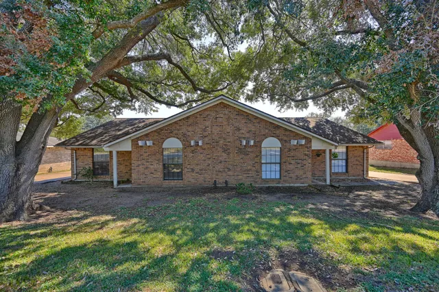 $1,550 | 600 East Stone Street, Unit B, Brenham, TX 77833