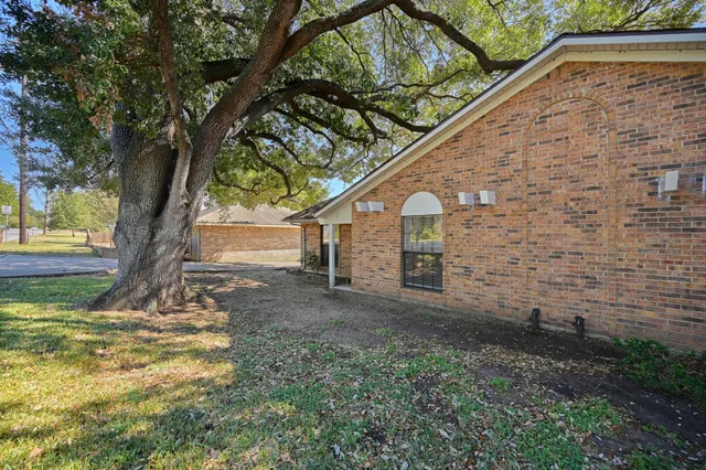 $1,550 | 600 East Stone Street, Unit B, Brenham, TX 77833