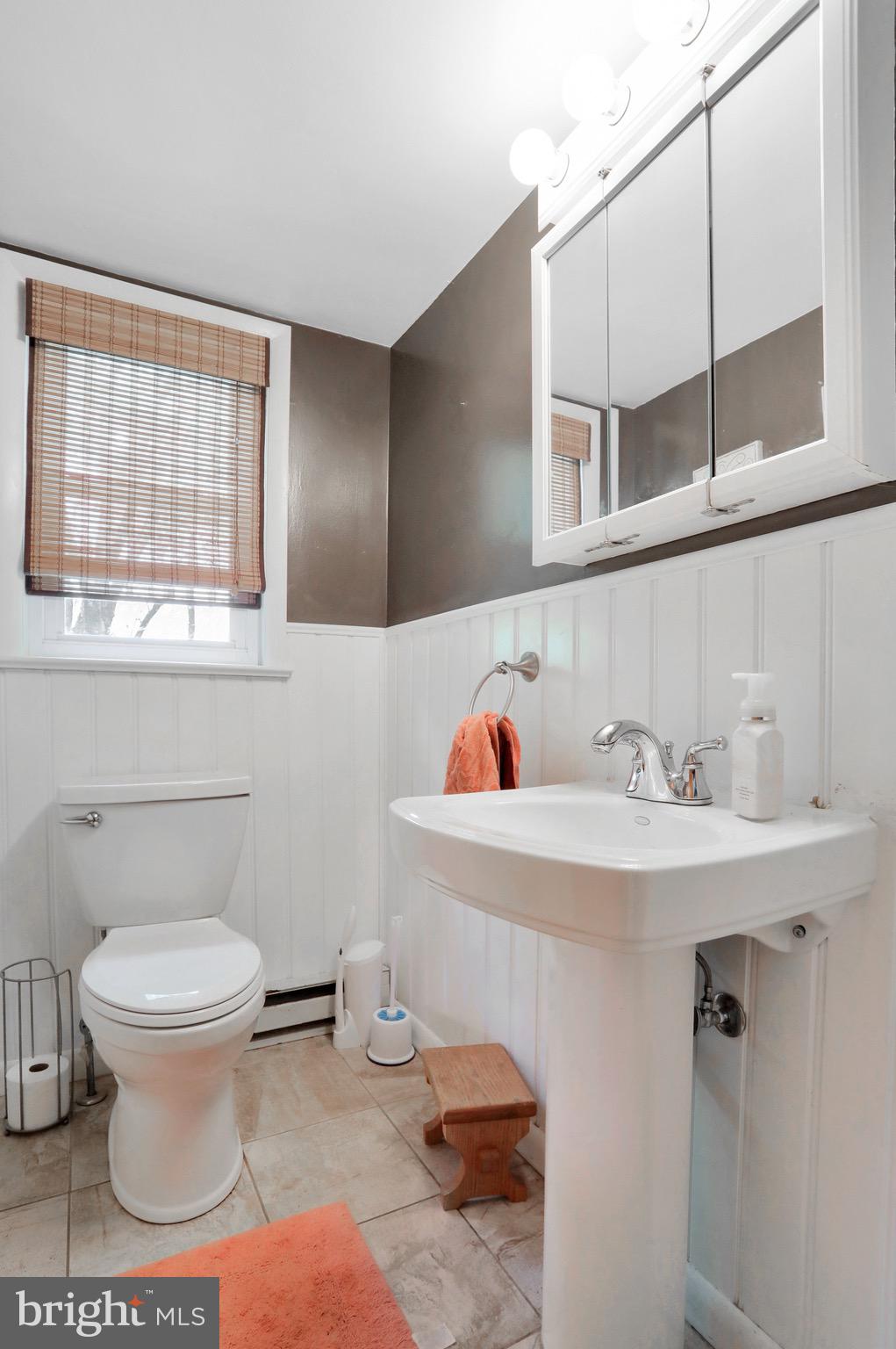 18518 Indian Cottage Road Hagerstown, MD 21742 - Photo 6 of 47 Powder room