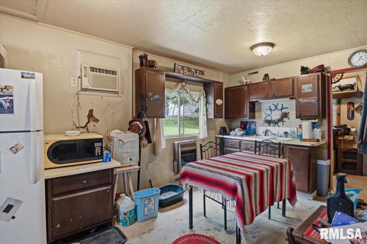 2390 Mound Road Jacksonville, IL 62650 - Photo 58 of 77 Gallery Image 58