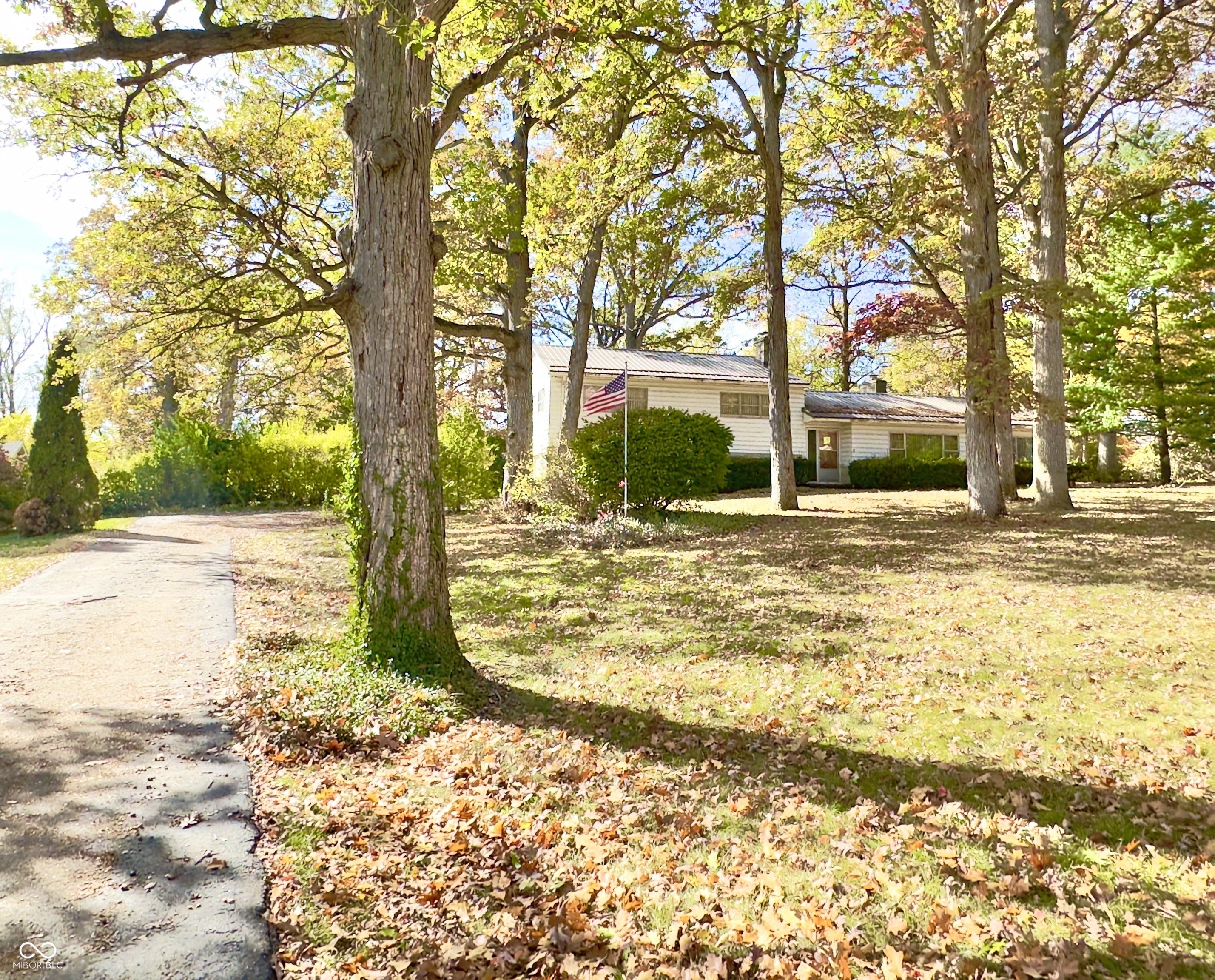 208 Southridge Road Fort Wayne, IN 46825 - Photo 3 of 60 Gallery Image 3