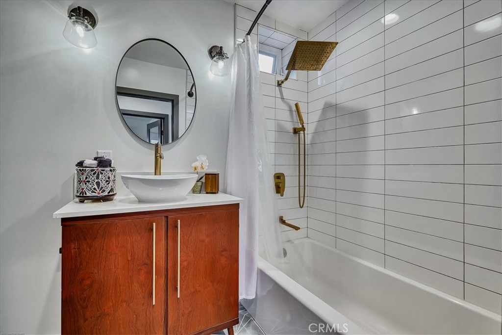 35 Geneva Walk Long Beach, CA 90803 - Photo 40 of 75 a bathroom with a sink a vanity and mirror