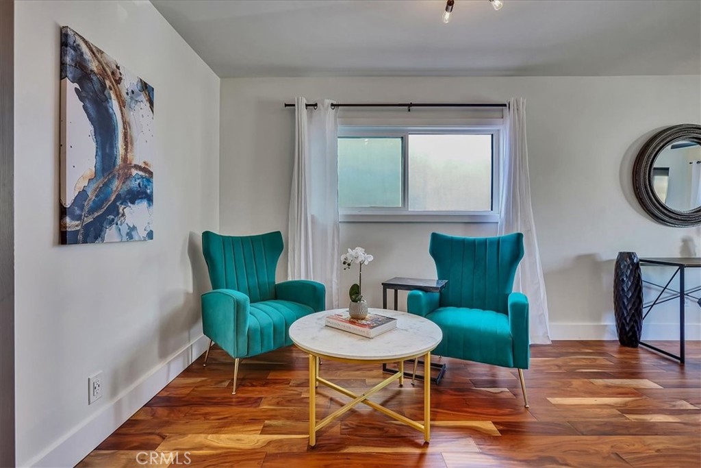35 Geneva Walk Long Beach, CA 90803 - Photo 42 of 75 a view of a livingroom with furniture and a potted plant