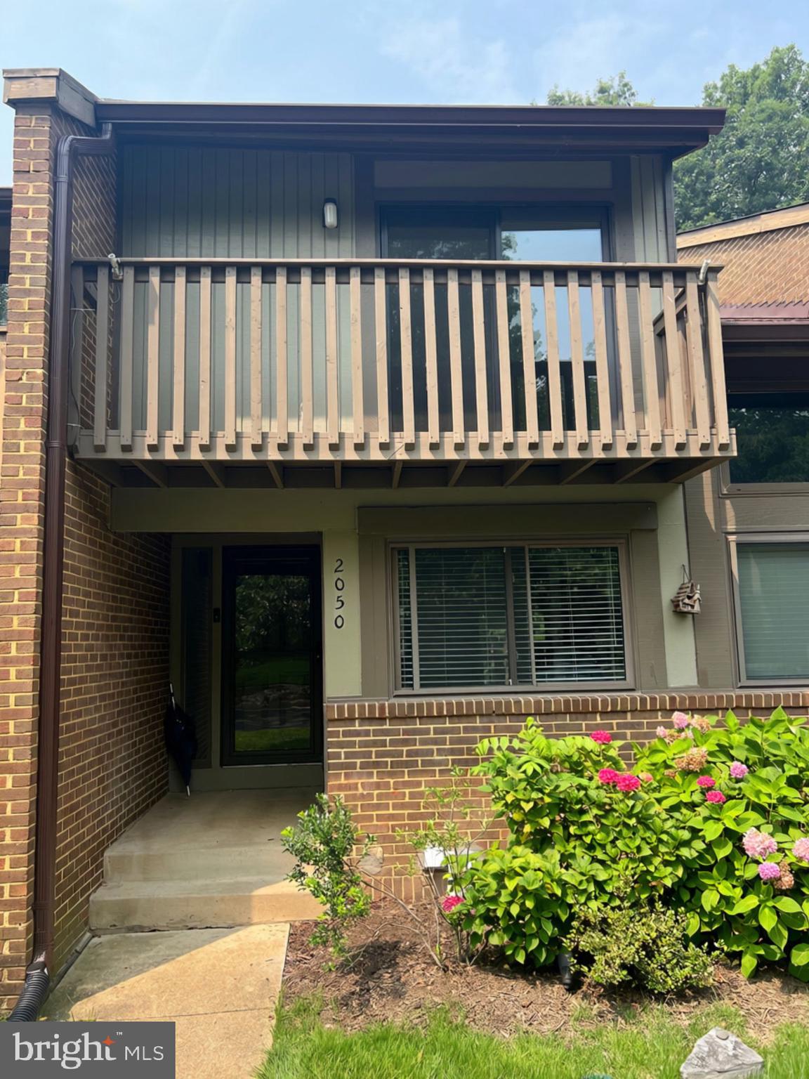2050 Winged Foot Court Reston, VA 20191 - Photo 2 of 14 Gallery Image 2