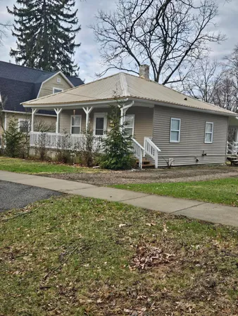 $159,900 | 144 South Manning Street, Hillsdale, MI 49242
