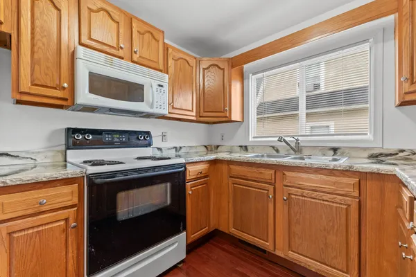 $159,900 | 144 South Manning Street, Hillsdale, MI 49242