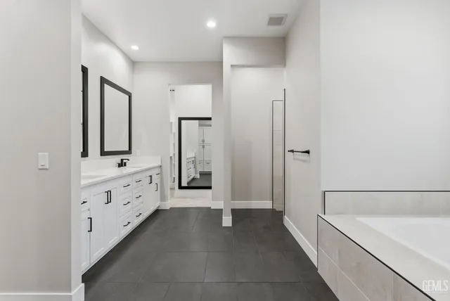 $889,000 | Undisclosed Address, Bakersfield, CA 93314