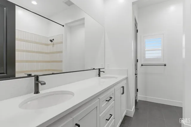 $889,000 | Undisclosed Address, Bakersfield, CA 93314