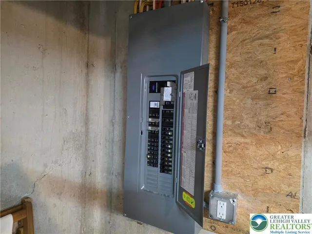 $589,900 | 3393 Crestview Lane, Walnutport, PA 18088