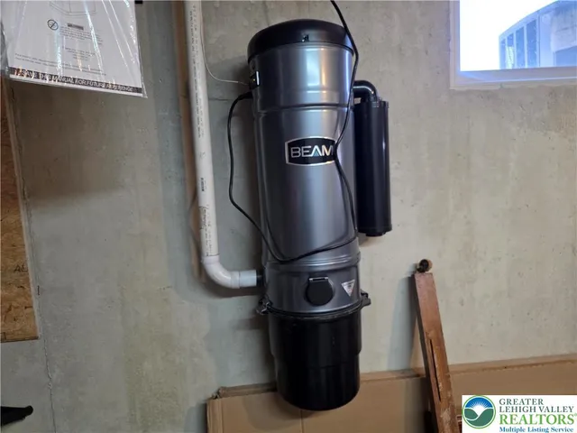 $589,900 | 3393 Crestview Lane, Walnutport, PA 18088