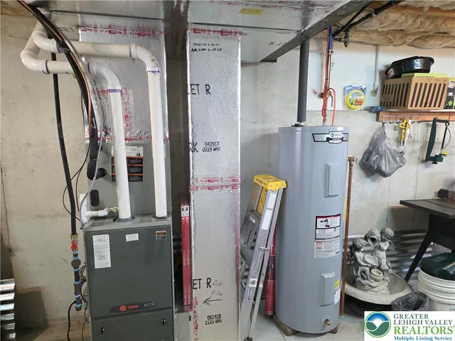 $589,900 | 3393 Crestview Lane, Walnutport, PA 18088