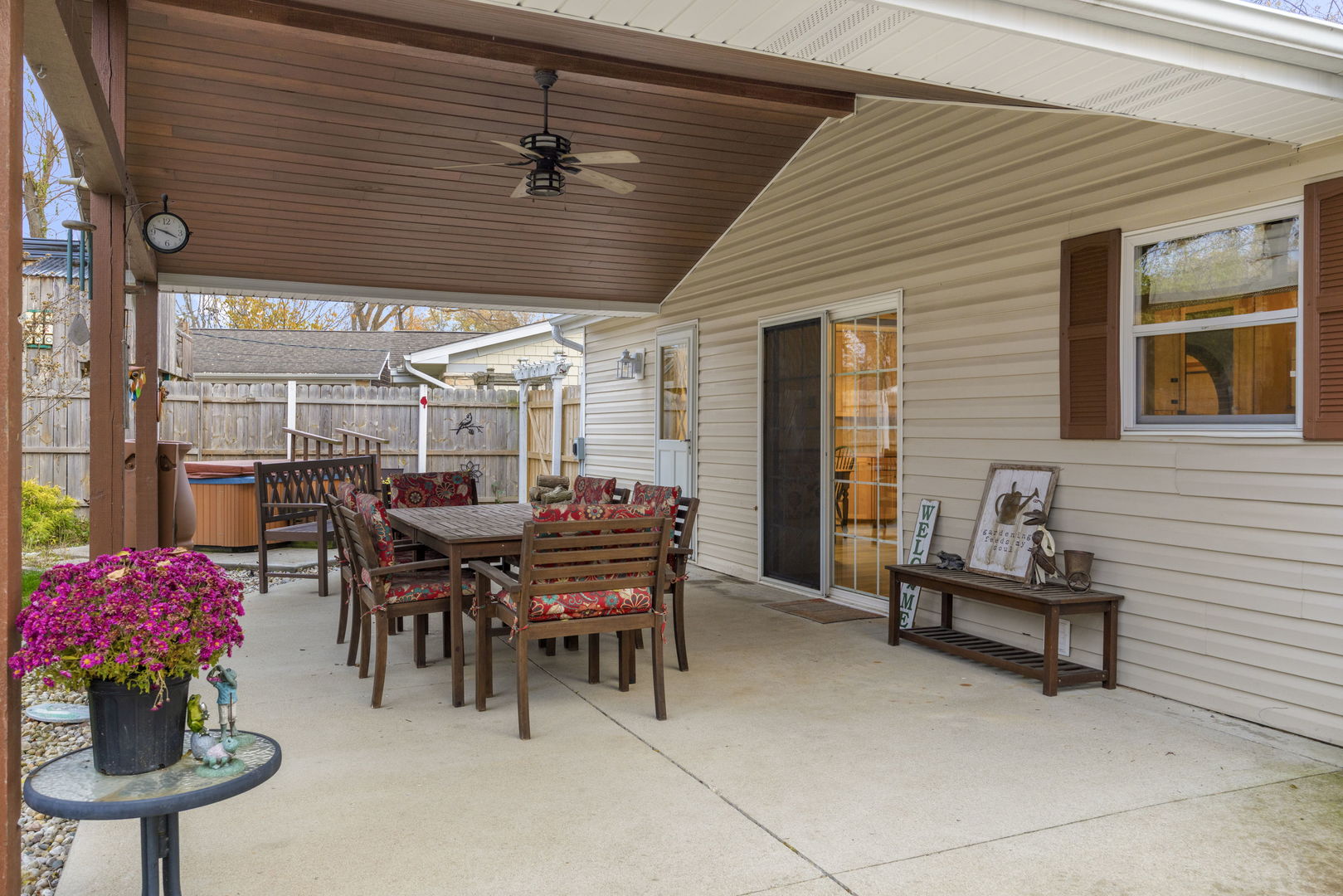 470 Oakwood Road Wauconda, IL 60084 - Photo 25 of 28 a view of a dinning table and chairs in the patio