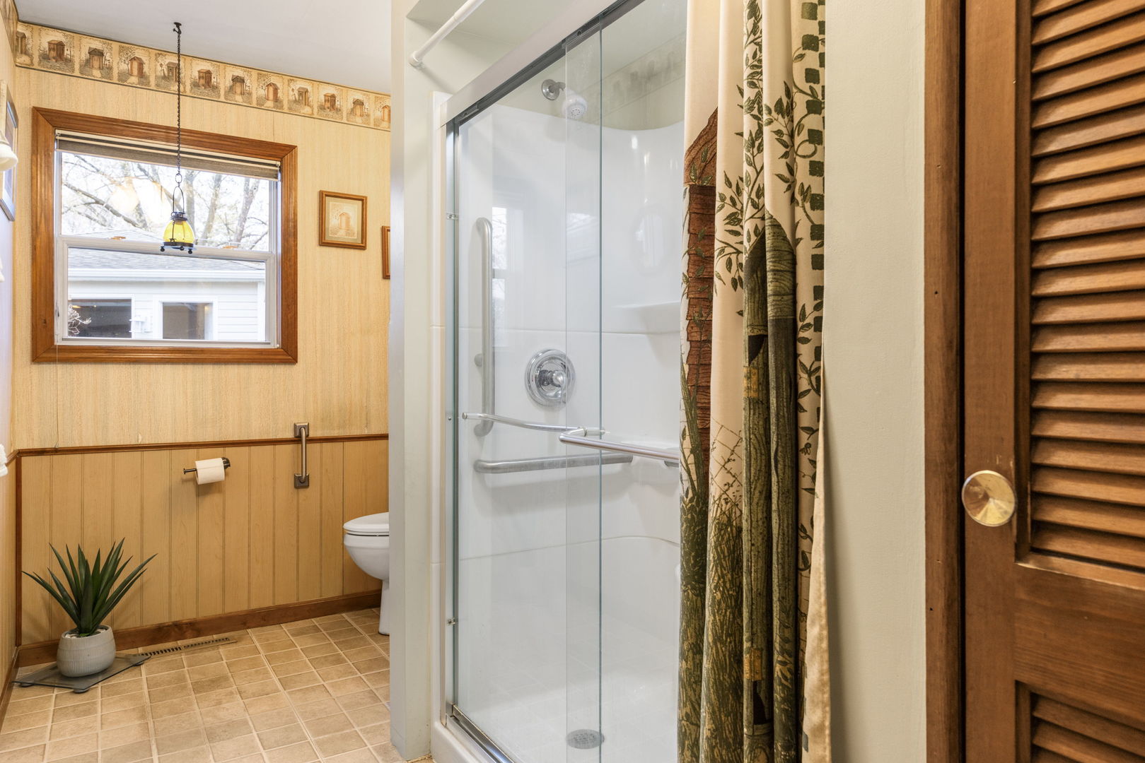 470 Oakwood Road Wauconda, IL 60084 - Photo 5 of 28 a bathroom with a shower