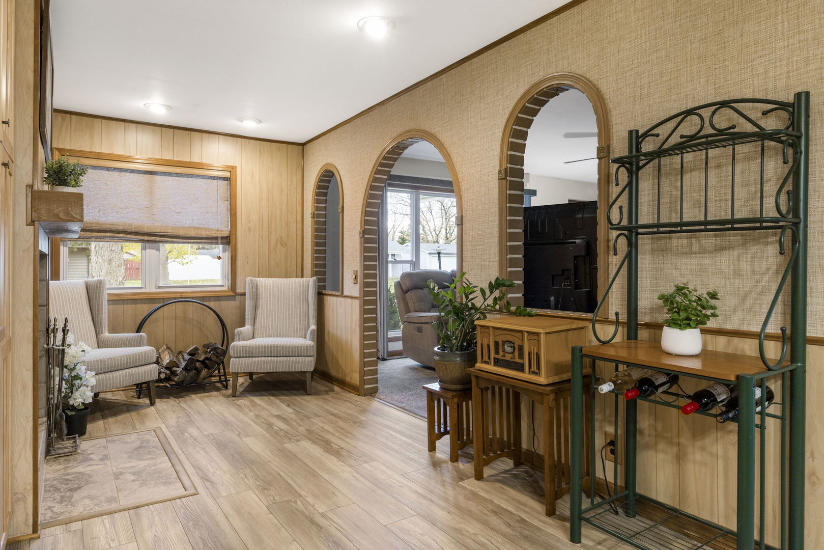 470 Oakwood Road Wauconda, IL 60084 - Photo 9 of 28 a view of a livingroom with furniture and a window