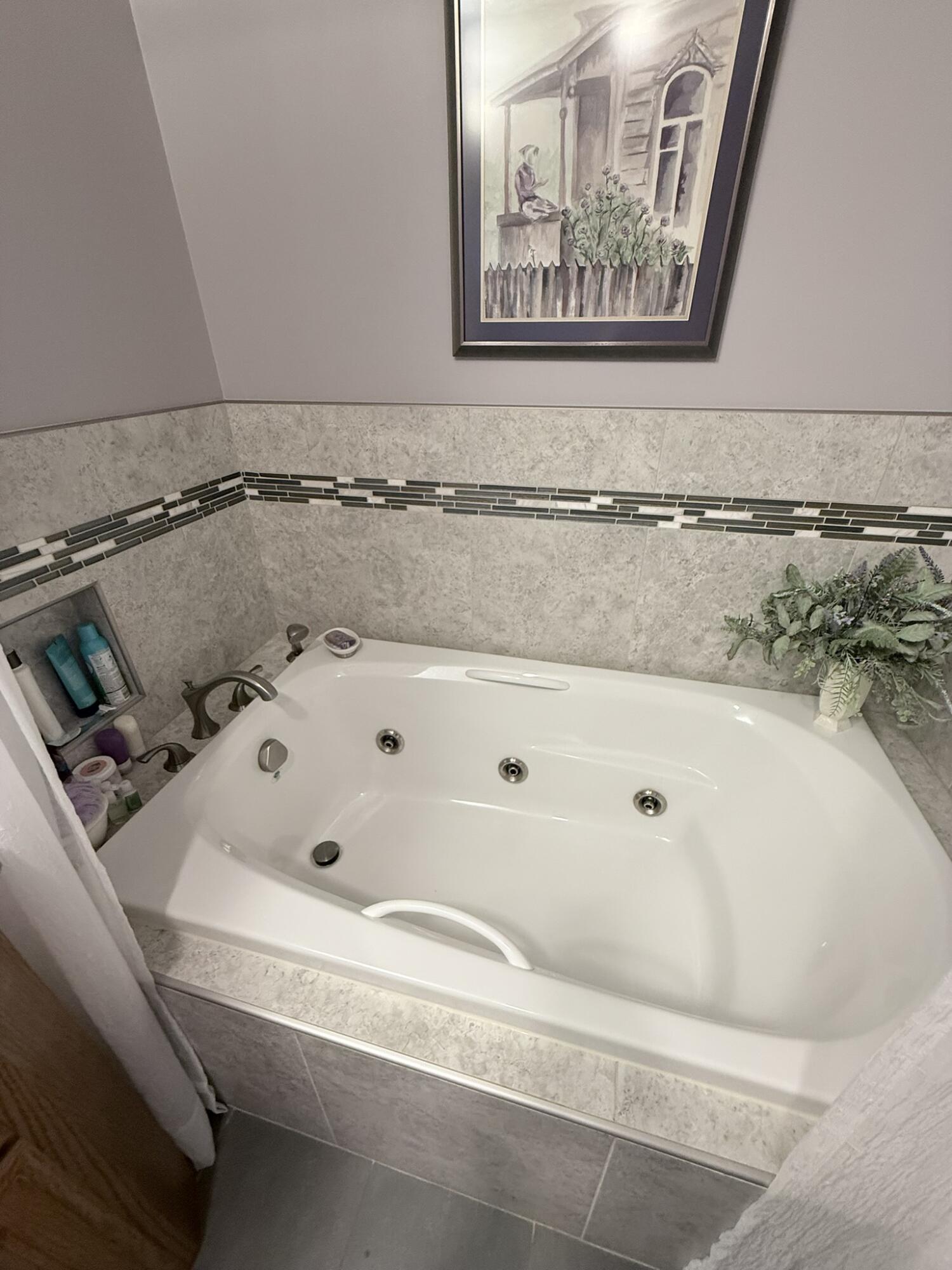 3499 Hawk Road Rockford, OH 45882 - Photo 18 of 71 Spa tub