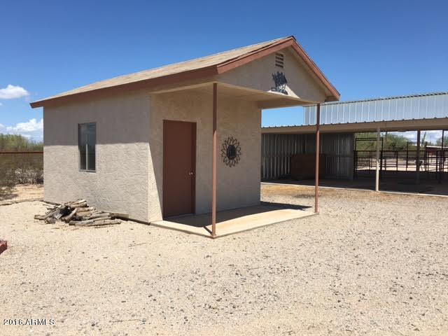 9311 North Diffin Road Florence, AZ 85132 - Photo 13 of 36 tack room