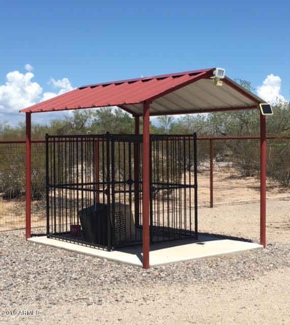 9311 North Diffin Road Florence, AZ 85132 - Photo 14 of 36 dog house - Copy - Copy