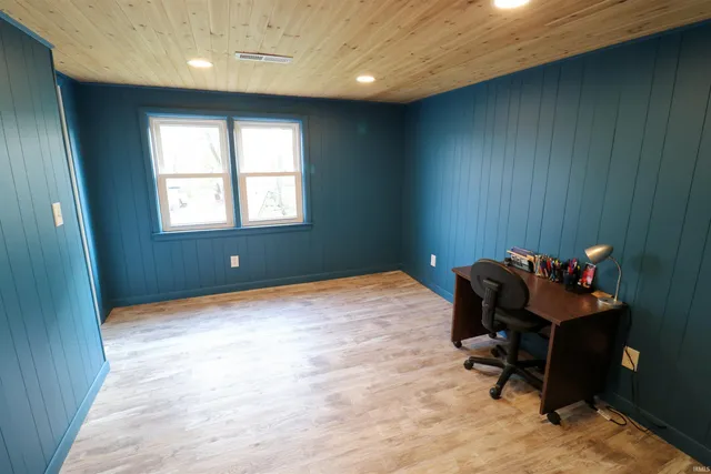 $259,900 | 8264 East Schnellville Road, Birdseye, IN 47513