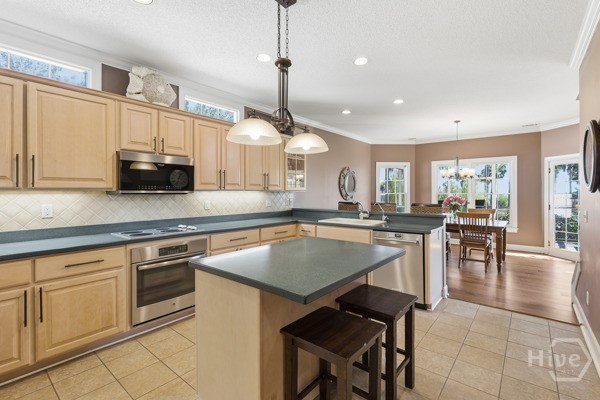 246 Oatland Island Road Savannah, GA 31410 - Photo 3 of 61