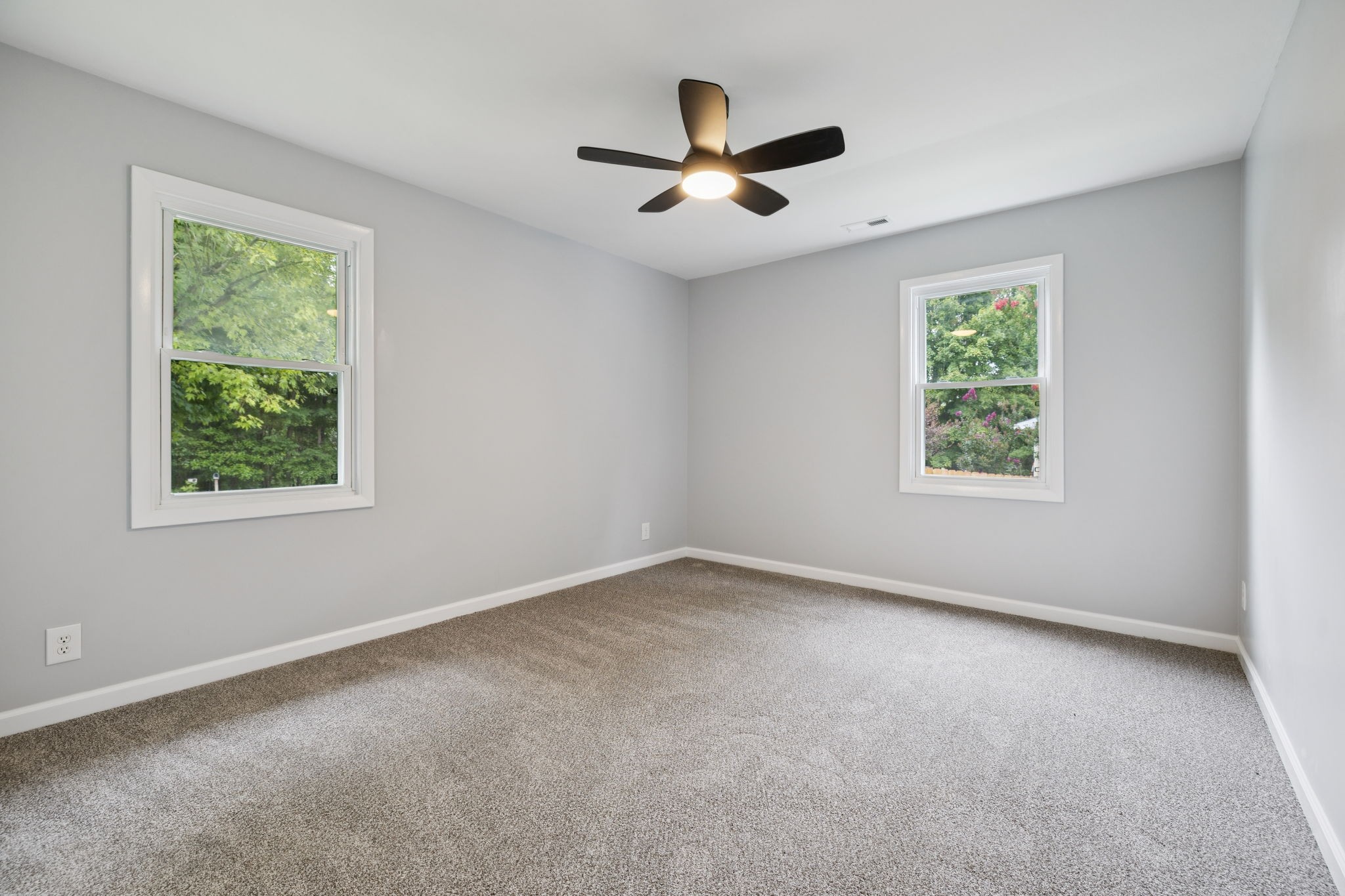 2009 7 Mile Ferry Road Clarksville, TN 37040 - Photo 13 of 31 an empty room with a window and a ceiling fan