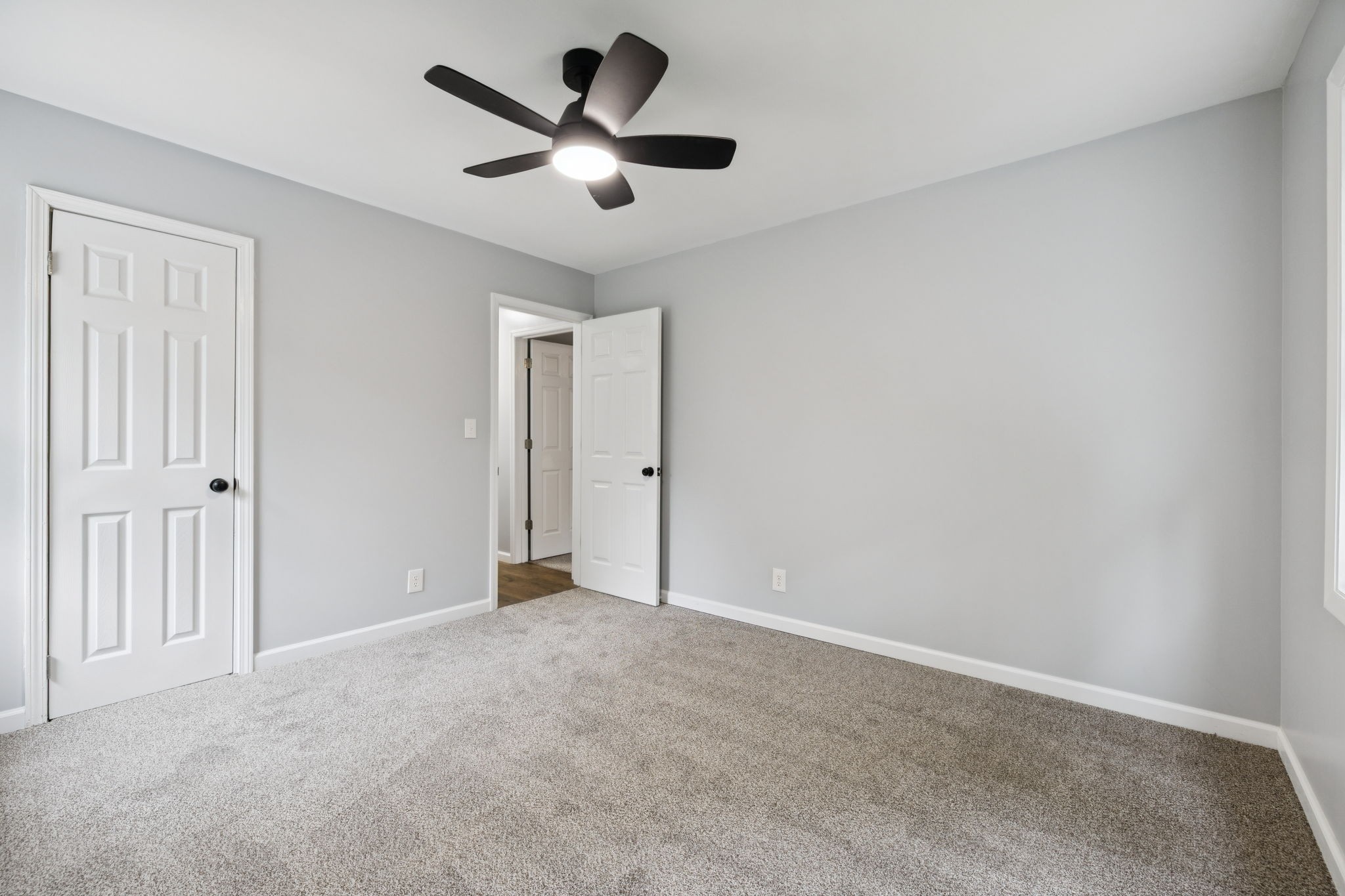 2009 7 Mile Ferry Road Clarksville, TN 37040 - Photo 16 of 31 an empty room