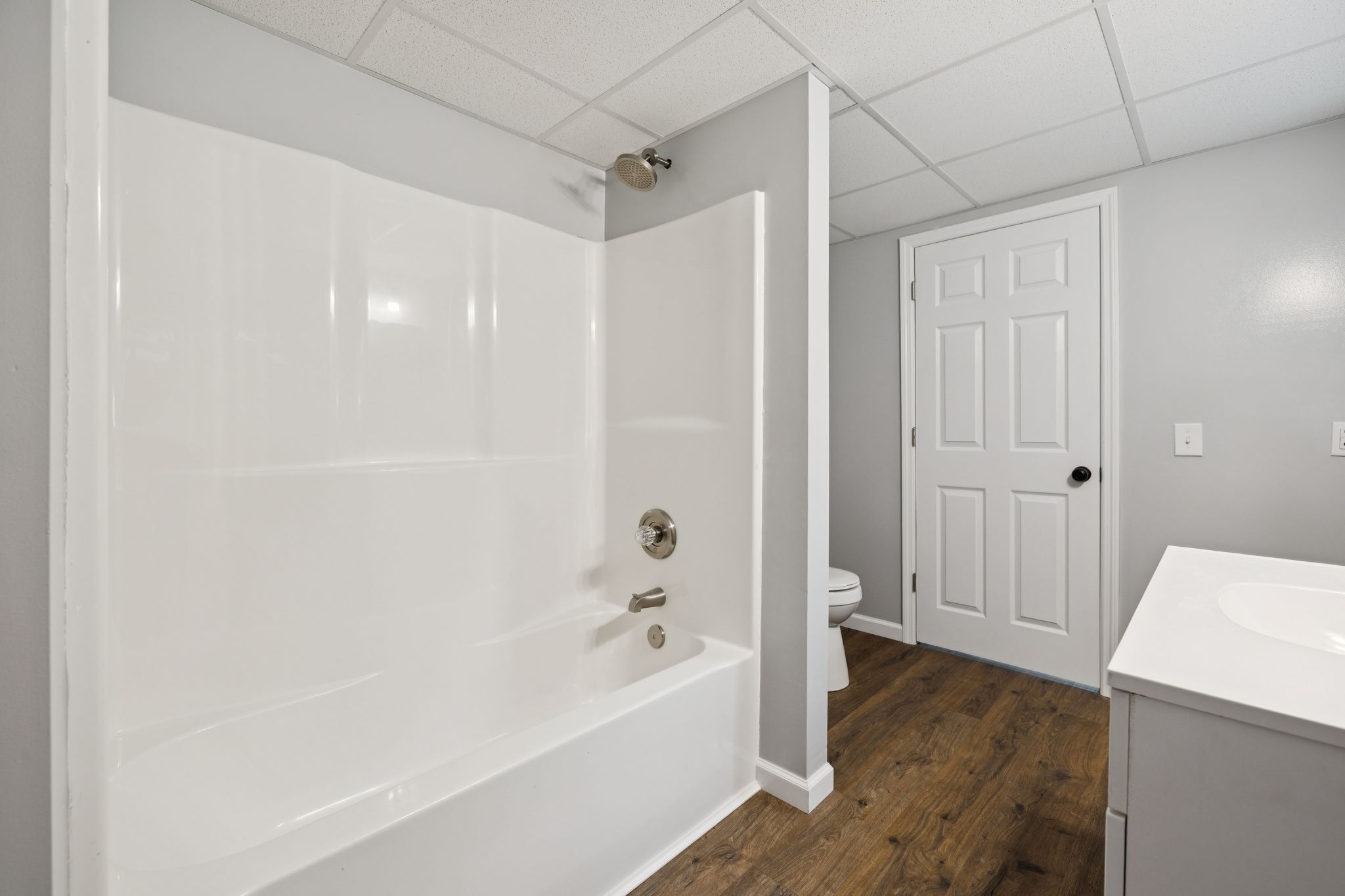 2009 7 Mile Ferry Road Clarksville, TN 37040 - Photo 21 of 31 a bathroom with a bathtub and a shower