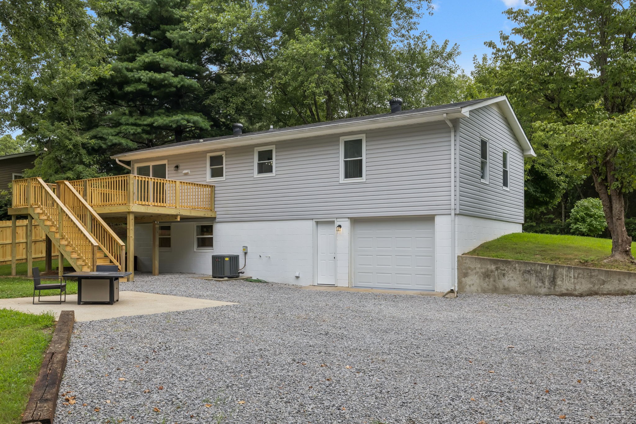 2009 7 Mile Ferry Road Clarksville, TN 37040 - Photo 25 of 31 a view of a house with a yard