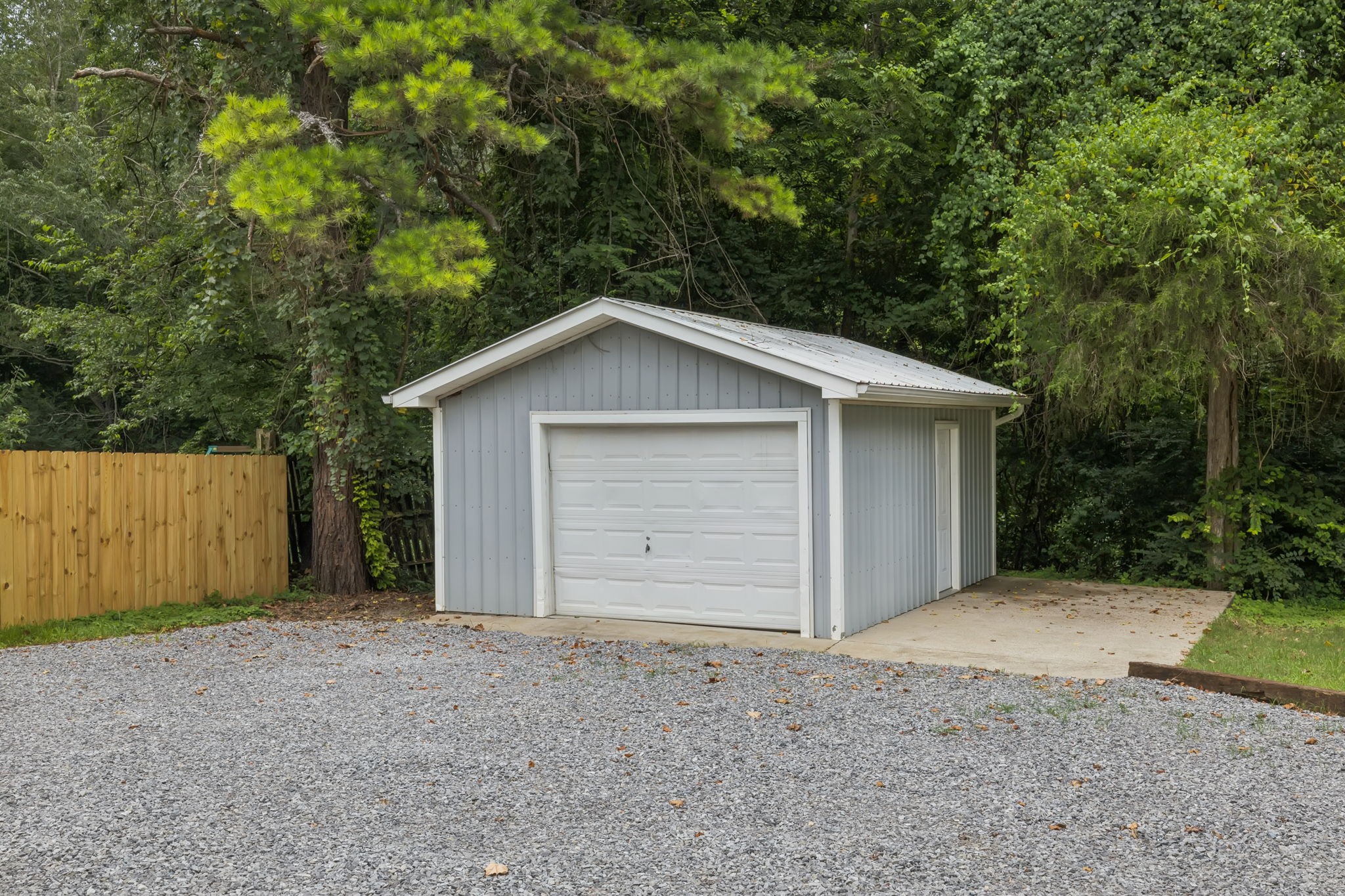 2009 7 Mile Ferry Road Clarksville, TN 37040 - Photo 29 of 31 front view of a house with a yard