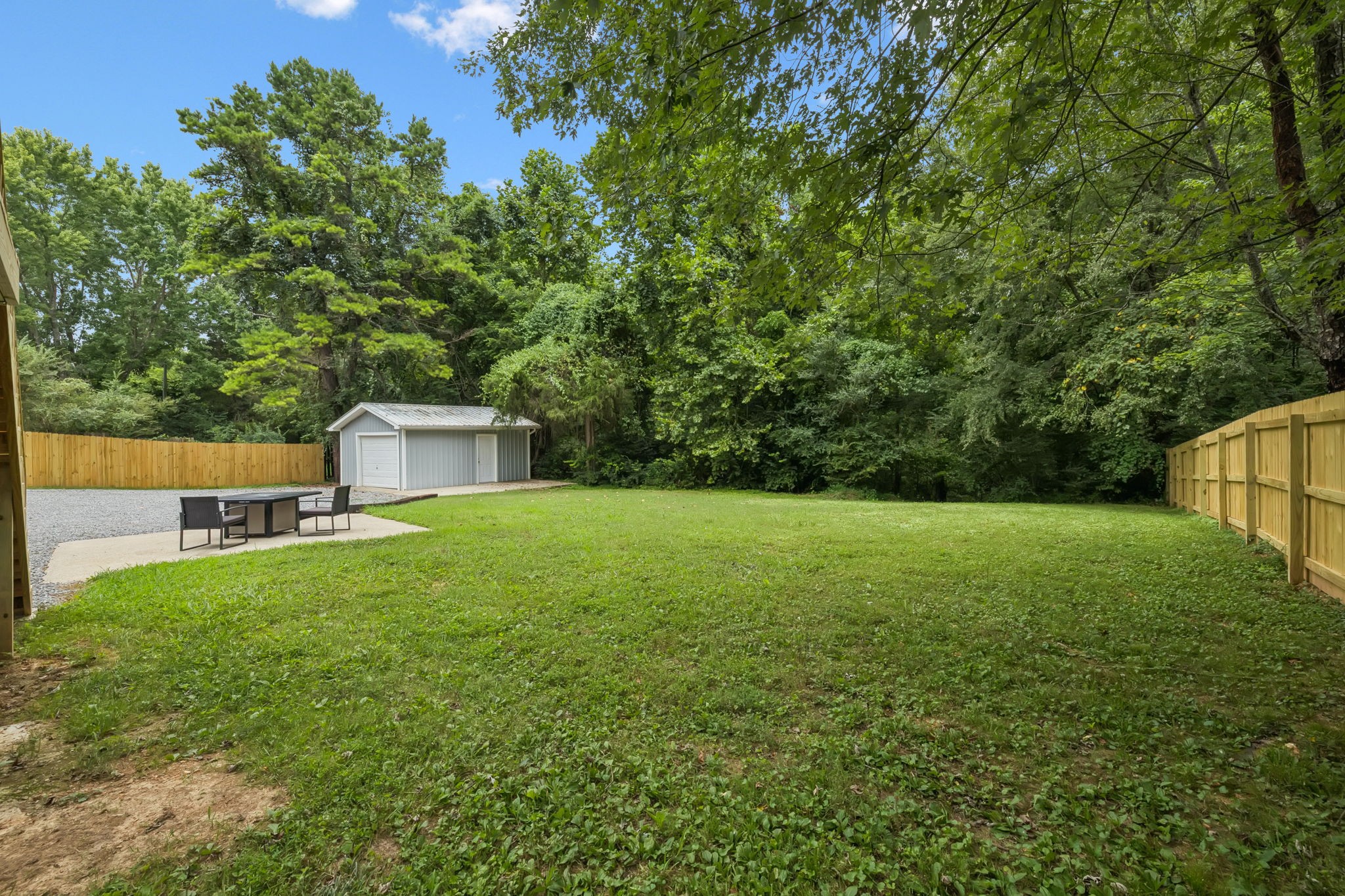 2009 7 Mile Ferry Road Clarksville, TN 37040 - Photo 31 of 31 a house view with a garden space