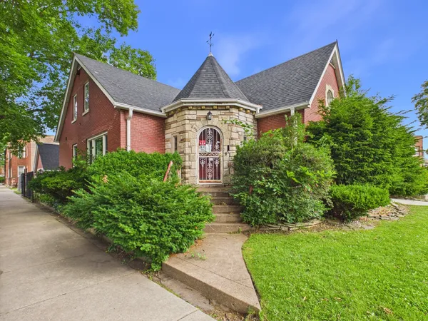 $220,000 | 8156 South Paxton Avenue, Chicago, IL 60617