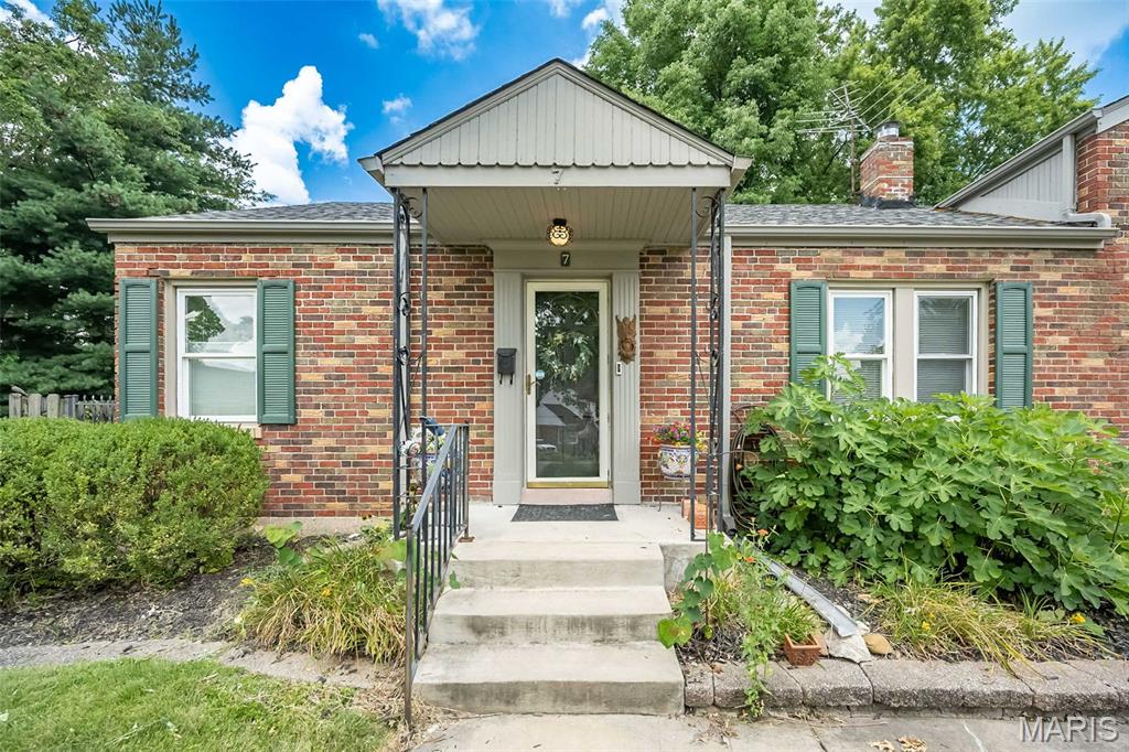 7 Kings Court Ferguson, MO 63135 - Photo 2 of 24