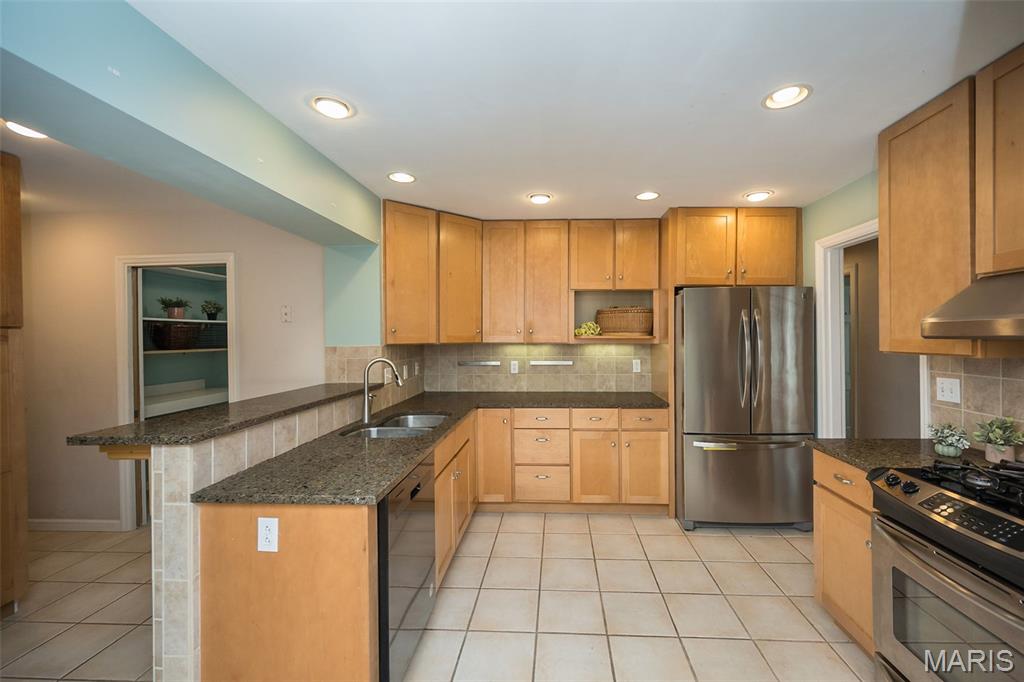 7 Kings Court Ferguson, MO 63135 - Photo 6 of 24