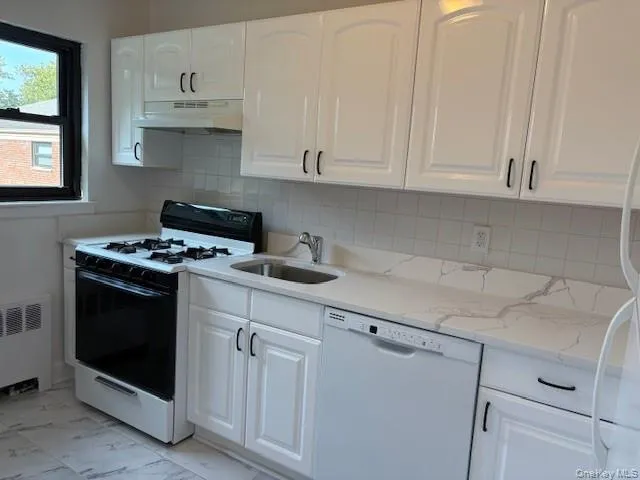 $346,000 | 220-26 73rd Avenue, Unit 2 | Oakland Gardens