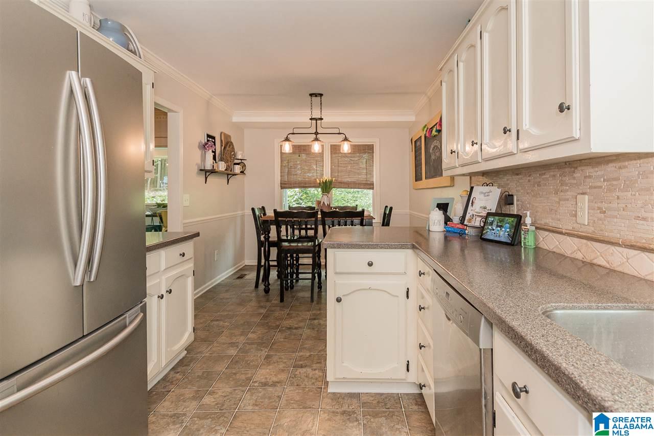812 Mockernut Road Birmingham, AL 35244 - Photo 18 of 49