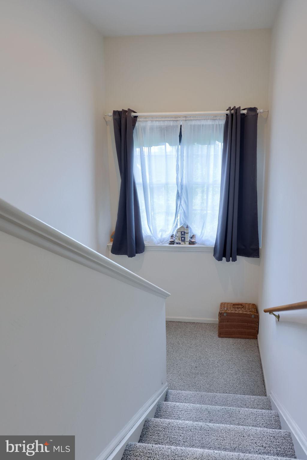 17 Georgetown Court Mountville, PA 17554 - Photo 27 of 32 Bright stairway with inviting light.